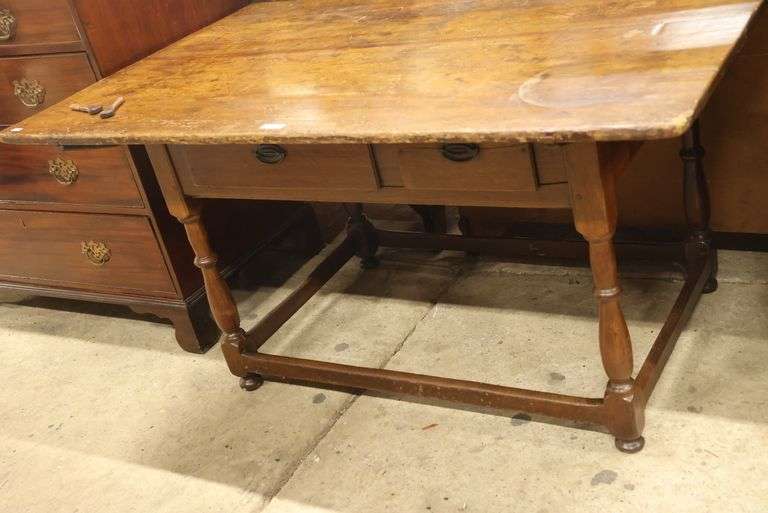 Pennsylvania Queen Anne Walnut Stretcher Base Tavern Table
