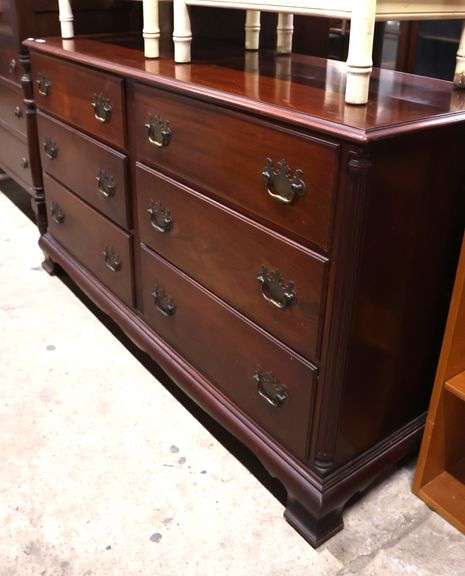 Quality Colonial Revival Solid Mahogany Six Drawer Dresser