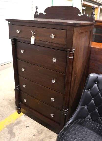 Quality Colonial Revival Solid Mahogany Chest