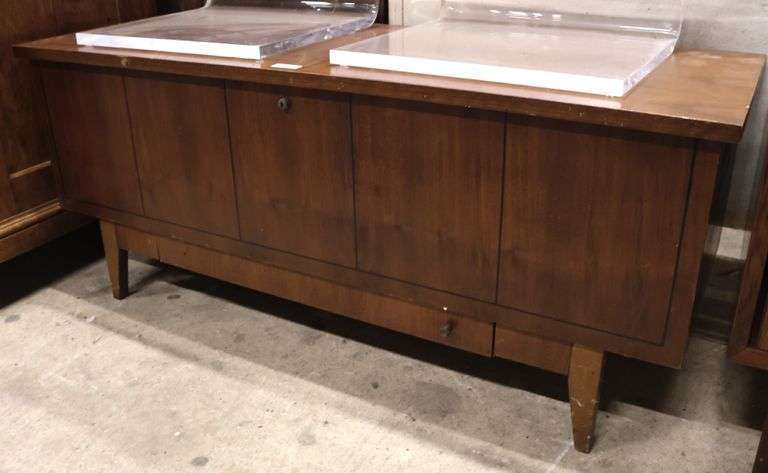 Lane MCM Walnut Cedar Chest, Minor Wear and Missing a Knob