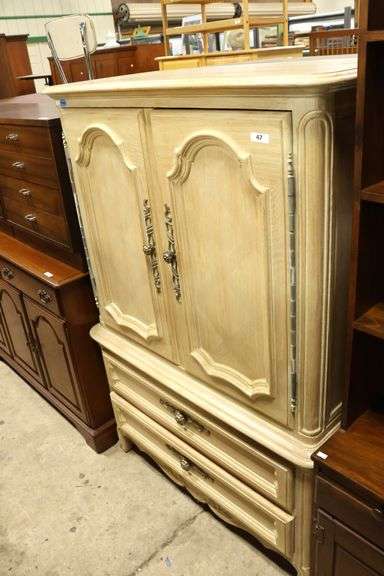 Drexel French Provincial Style MCM Linen Press