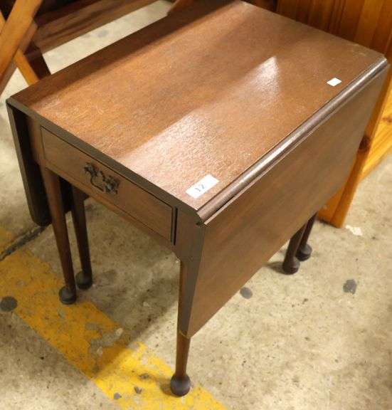 Biggs Queen Anne Style Child's Table