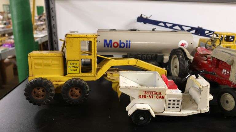 Lot Vintage Pressed Steel Toys By Nylint, Ertl, Tonka Etc. - Dixon's ...