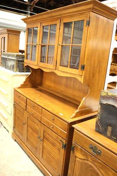 Ethan Allen Farmhouse Maple Hutch