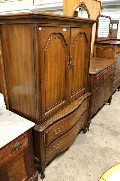 National MT. Airy French Provincial Style Gentleman's Dresser