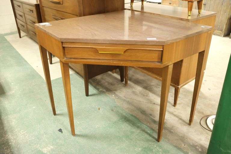 Basic-Witz MCM Walnut and Laminate Corner Desk