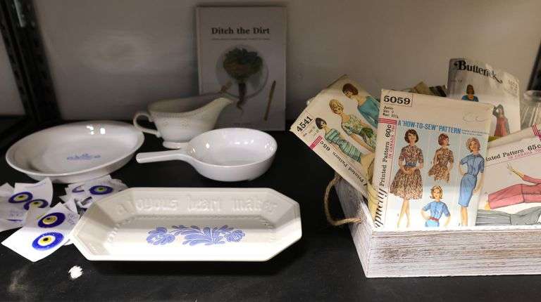 Pfaltzgraff Dish Vintage Ladies Clothing Patterns Corningware Etc