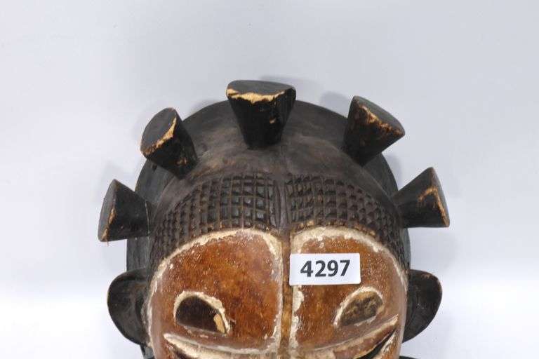 Ethnographic Carved Mask - Dixon's Auction at Crumpton