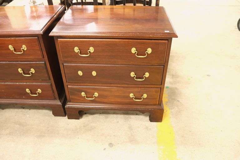 Pair Davis Furniture Mahogany Nightstands, Finish Wear, One Pull Missing
