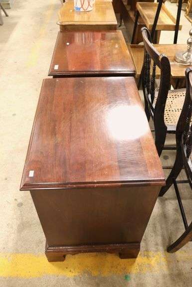 Pair Davis Furniture Mahogany Nightstands, Finish Wear, One Pull Missing
