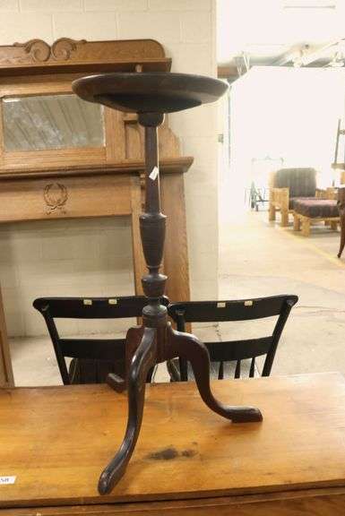 Queen Anne Style Candle Stand