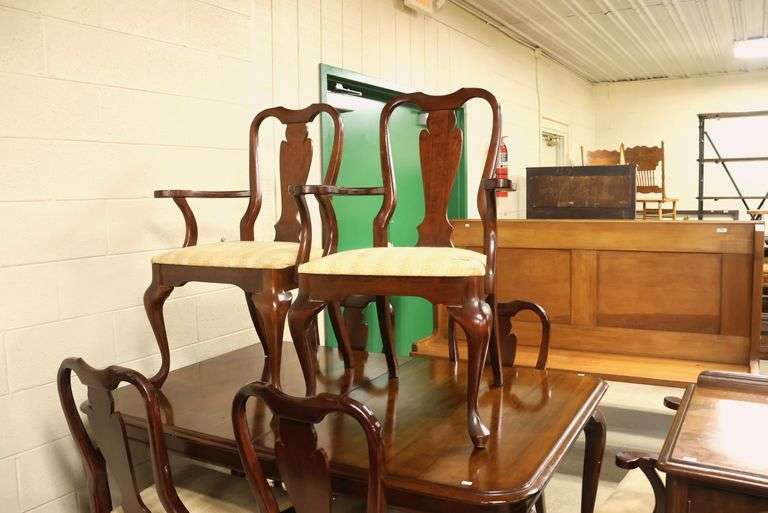 Queen Anne Style Dining Table and Six Chairs