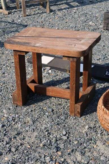 *NO STORAGE* Side Table and Basket