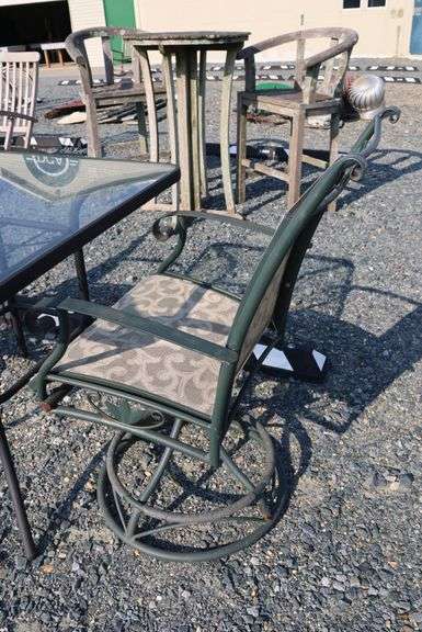 *NO STORAGE* Glass Top Patio Table and Chairs.