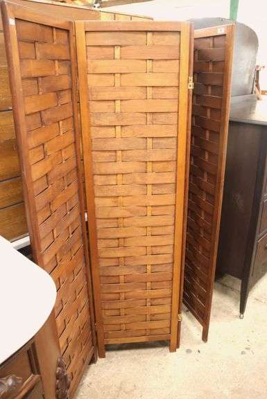 MCM Pine Lattice Dressing Screen
