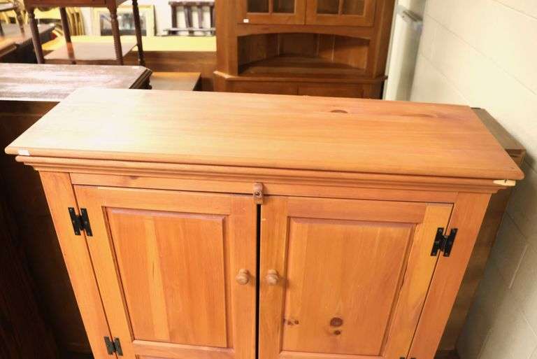 Mastercraft Farmhouse Pine Cabinet