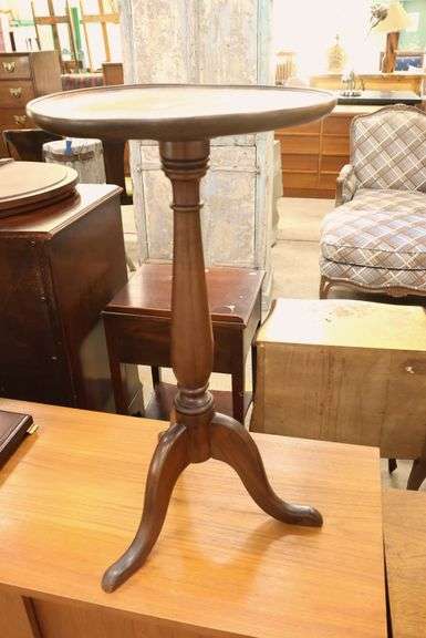 Colonial Revival Mahogany Candle Stand