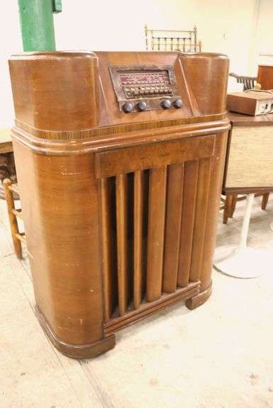*NO STORAGE* Vintage Radio, As-Is
