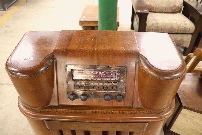 *NO STORAGE* Vintage Radio, As-Is