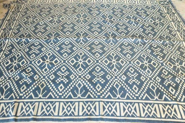 *NO STORAGE* 114" X 90" Rug