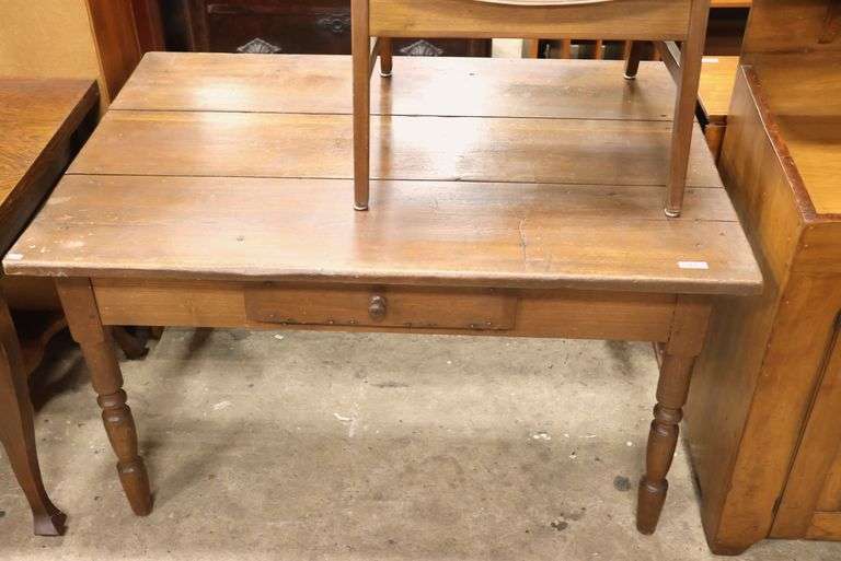 Pennsylvania Sheraton Walnut One Drawer Harvest Table