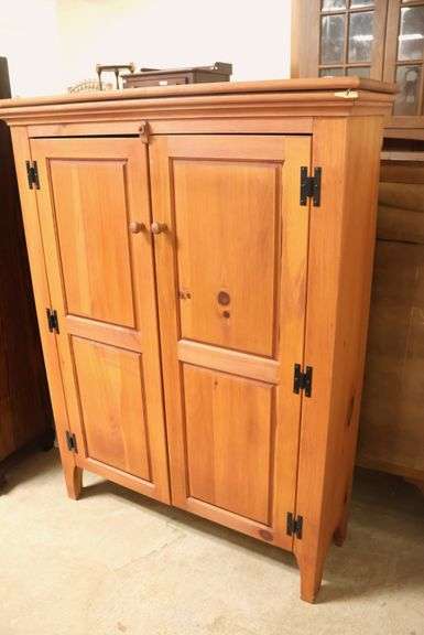 Mastercraft Farmhouse Pine Cabinet