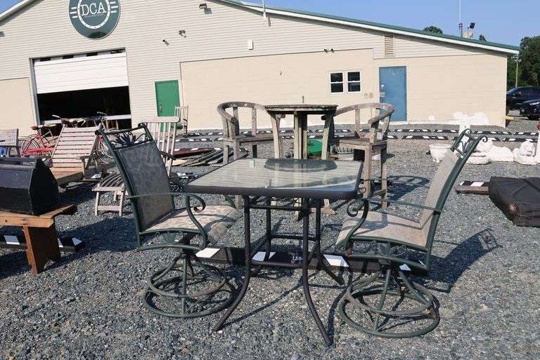 *NO STORAGE* Glass Top Patio Table and Chairs.