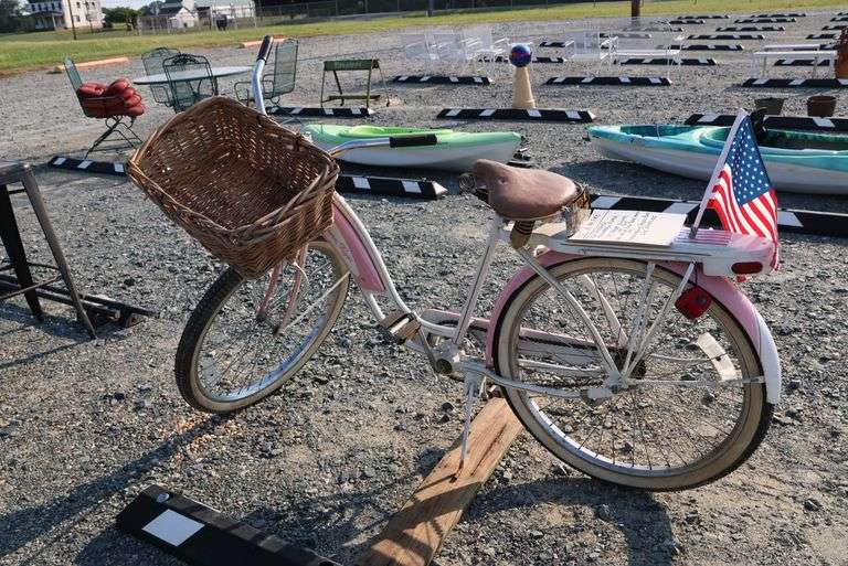 *NO STORAGE* Western Flyer Beach Cruiser Bike