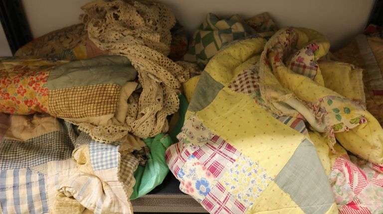 Lot of Vintage Patchwork Style Quilts & Blankets
