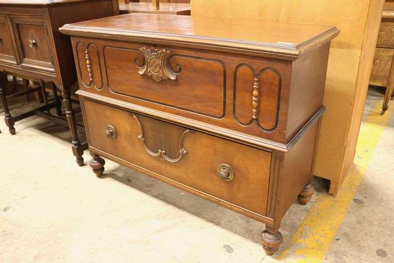 Cavalier Depression Era Cedar Chest, Minor Chips