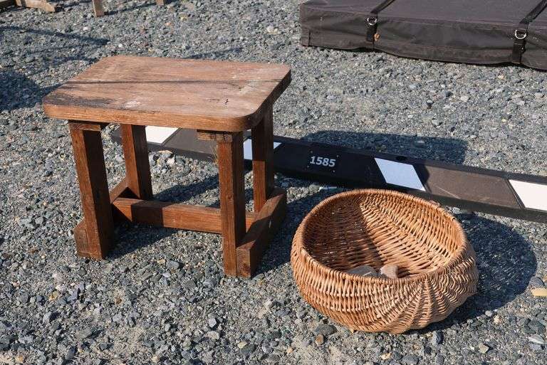 *NO STORAGE* Side Table and Basket
