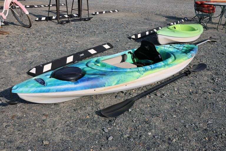 *NO STORAGE* Pelican Molded Kayak and Paddles