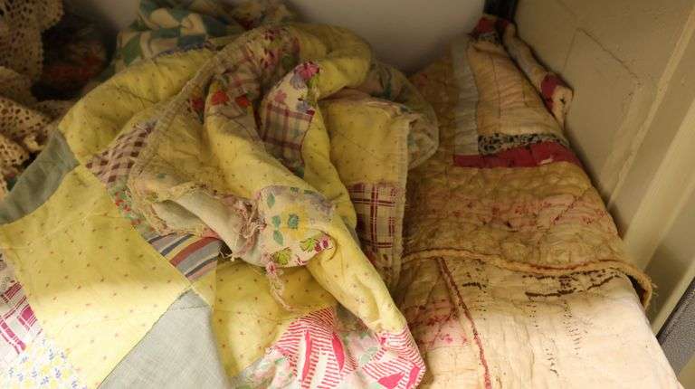 Lot of Vintage Patchwork Style Quilts & Blankets