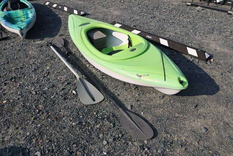 *NO STORAGE* Pelican Moled Kayak and Paddles
