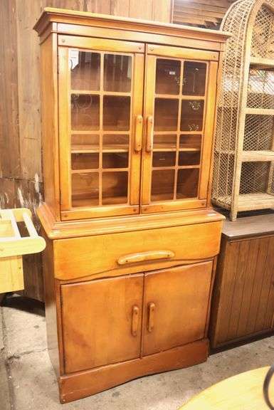 Quality MCM Maple Hutch