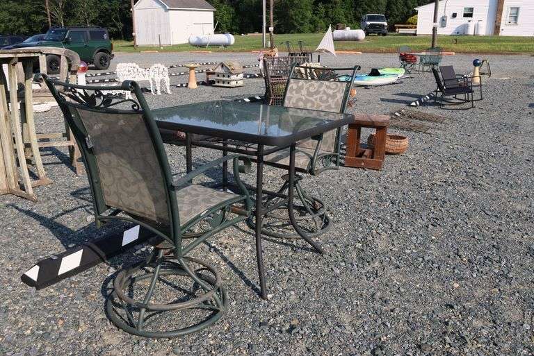 *NO STORAGE* Glass Top Patio Table and Chairs.