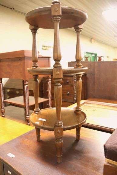Farmhouse Pine Three Tier Stand