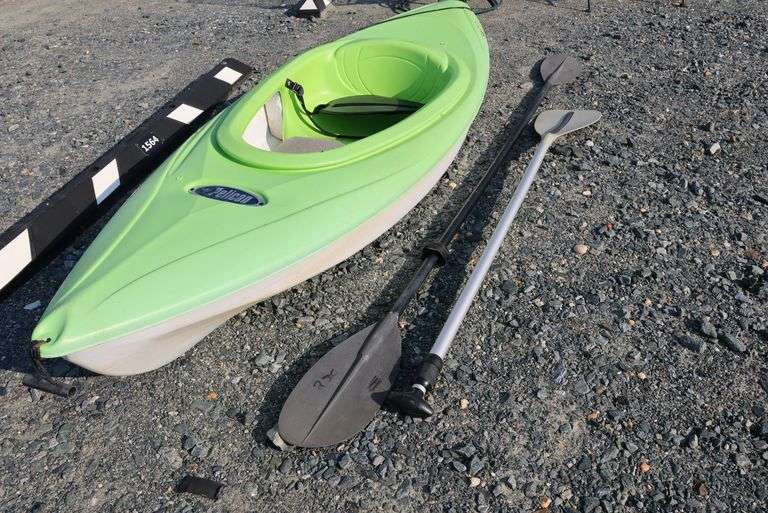 *NO STORAGE* Pelican Moled Kayak and Paddles