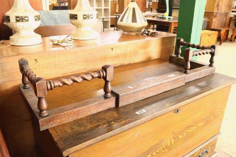 English Arts & Crafts Oak Barley Twist Expandable Fire Finder