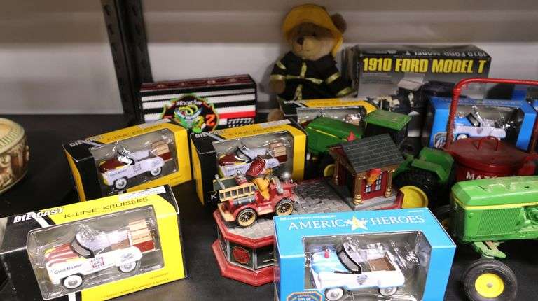 Lot of Collector Cars, John Deere Tractor Etc. - Dixon's Auction at ...
