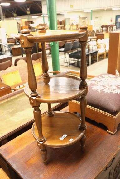 Farmhouse Pine Three Tier Stand