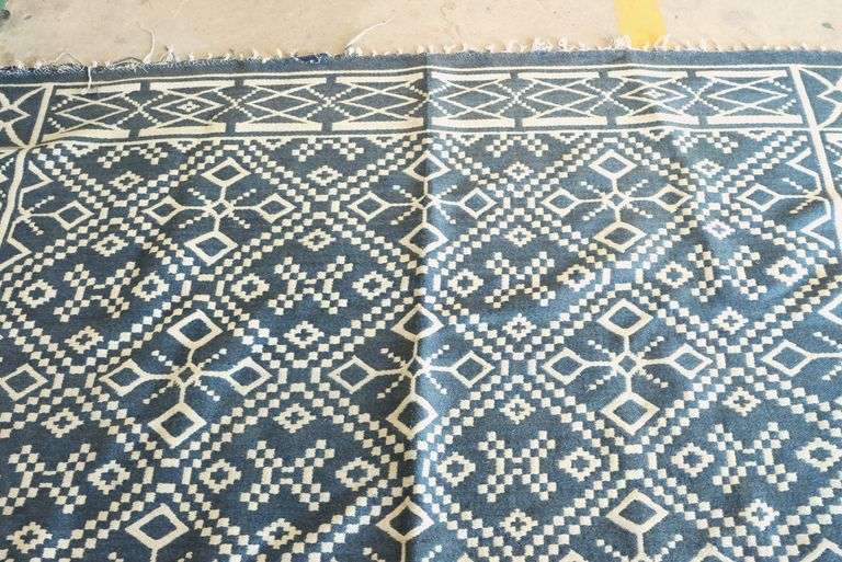 *NO STORAGE* 114" X 90" Rug
