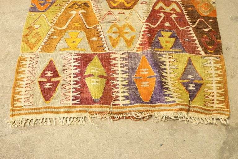 *NO STORAGE* 52" X 41" Rug