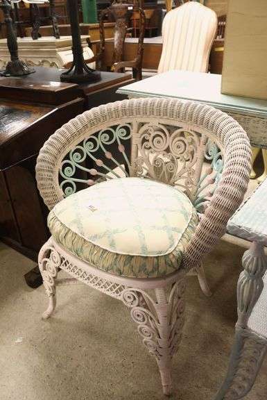 Painted Wicker Vanity Seat