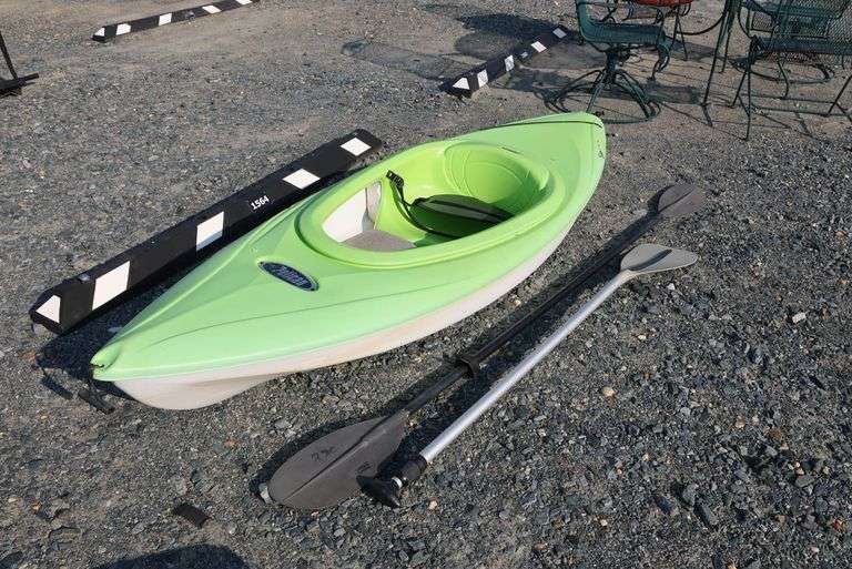 *NO STORAGE* Pelican Moled Kayak and Paddles