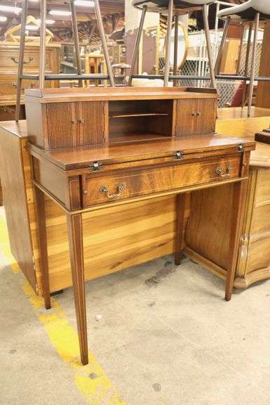 Colonial Revival Hepplewhite Style Inlaid Mahogany Ladies' Writing Desk