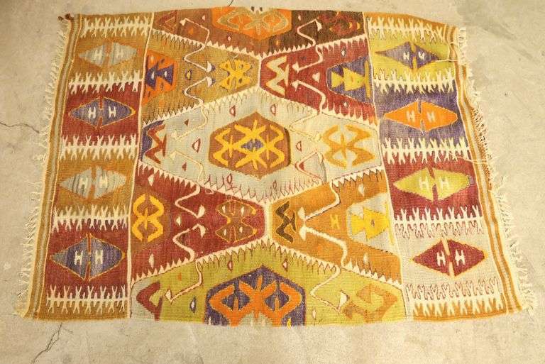 *NO STORAGE* 52" X 41" Rug