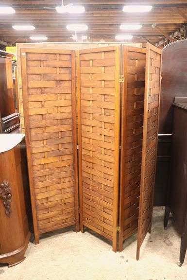 MCM Pine Lattice Dressing Screen