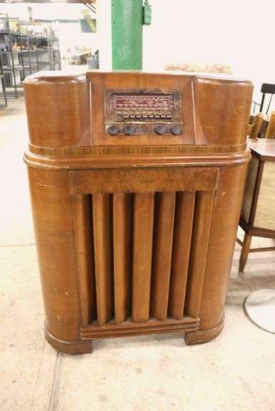 *NO STORAGE* Vintage Radio, As-Is