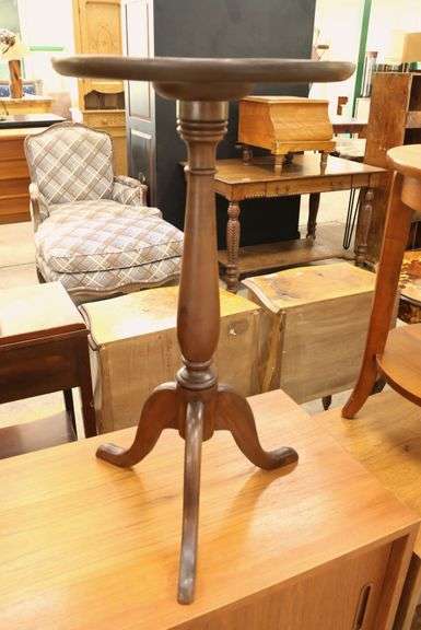 Colonial Revival Mahogany Candle Stand